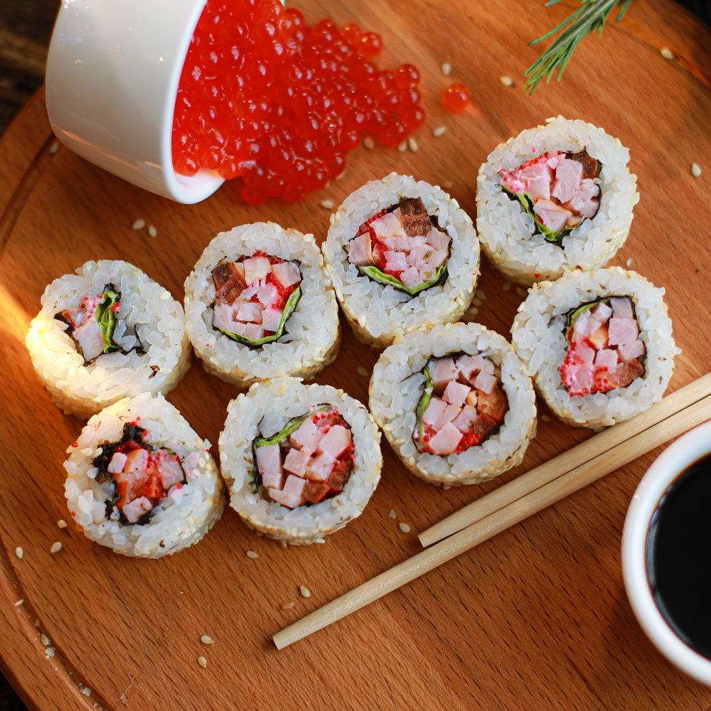 Ролл Бекон с кунжутом