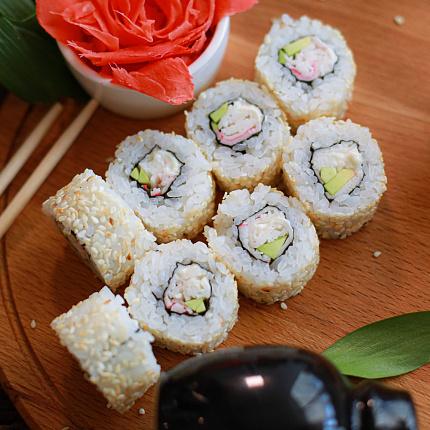 Ролл Кензо с кунжутом