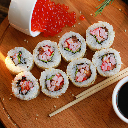 Ролл Бекон с кунжутом