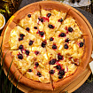 Пицца сладкая с чёрной смородиной